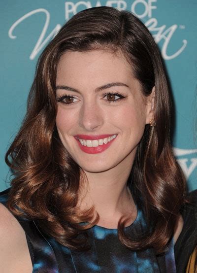 5 Beauty Lessons We Learned This Year From Anne Hathaway Glamour