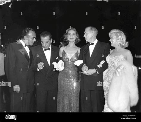 New York November 1953 Bei Der Premiere Von How To Marry A Millionaire Mit Humphrey Bogart