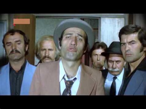Yeşilçam'ın efsanesi rahmetli kemal sunal'ın 40 yaşındaki oğlu ali sunal, nişanlısı nazlı i̇lk evliliğini oyuncu gökçe bahadır ile 2011 senesinde yapan usta oyuncu kemal sunal'ın oğlu ali sunal, sekiz. KEMAL SUNAL - SAHTE KABADAYI HD - FULL FILM MÜZIGI - YouTube
