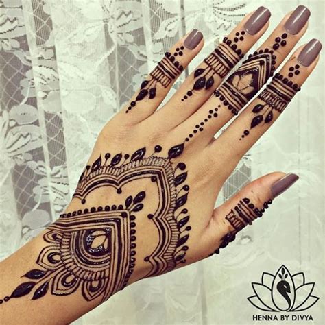Henna Art Designs That You Should Try This Season