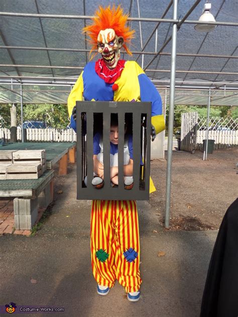 Killer Clown Captures Boy Illusion Costume Best Diy Costumes Photo 23