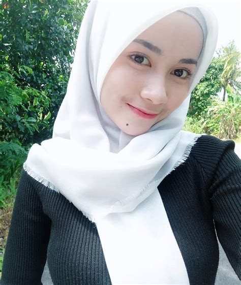 Pin oleh Peace Nguyen di Hijab di 2020 | Gadis cantik asia ...