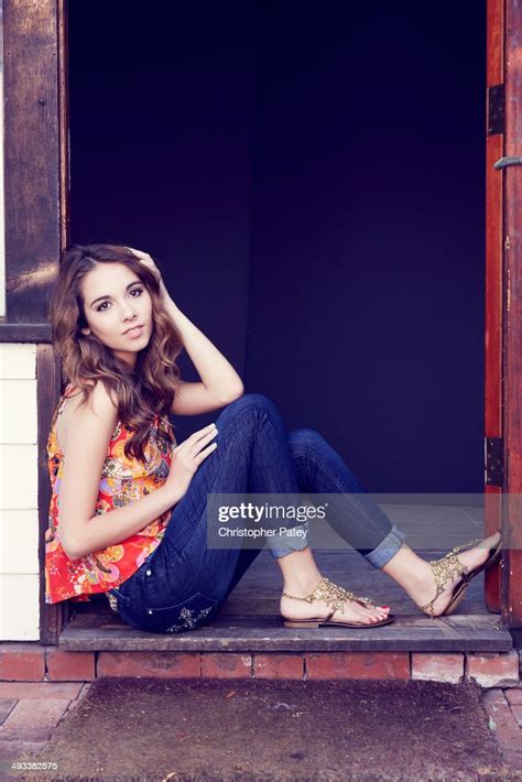 Actress Haley Pullos Is Photographed For Self Assignment On March 26 Fotografia De Notícias