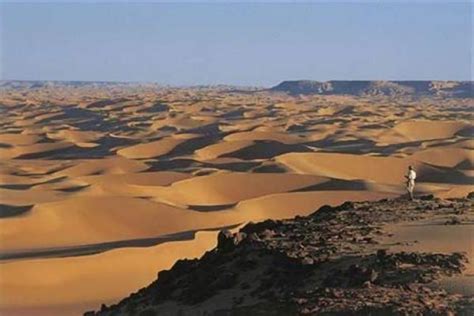 Sahra çölü , ya da büyük sahra çölü, dünyanın en büyük sıcak çölü olup, afrika'nın kuzeyinde, kıtanın ortası ile kuzeyini ayıran 9.000.000 km² büyüklüğünde dev bir çöldür. Çöller - Sahra Çölü (Büyük Sahra Çölü)