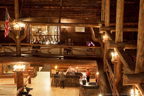 Massive old faithful inn dining room seats up to 300 guests, with buffet or à la carte breakfast and dinner, and à la carte lunch. Old Faithful Inn: Picture-perfect memories from an ...