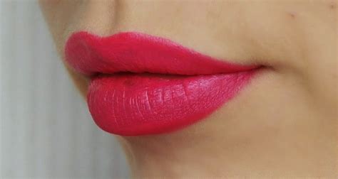 Georgia Vanilla: Me-now generation long lasting 'lipgloss'.