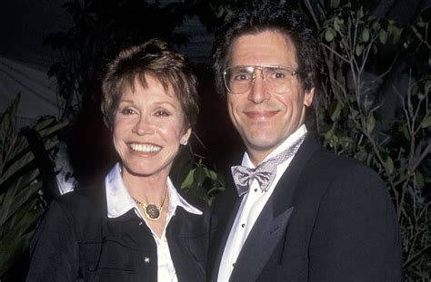 Mary Tyler Moores Husband Dr S Robert Levine Breaks His Silence On Her Death Aol