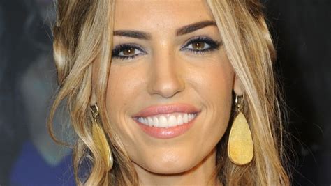 View yolanthe yarger's business profile as vice president at allen lawrence & associates. Yolanthe 'sexy en stijlvol' op skateboard in Los Angeles ...