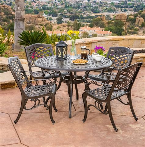 20 Sturdy Sets of Patio Furniture from Cast Aluminum | Home Design Lover