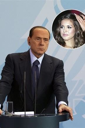 Non voglio che berlusconi vada in galera sempre nel 2012 raccontò di un emissario siriano che per conto di berlusconi avrebbe cercato di comprare il suo silenzio. Ruby: «Berlusconi? Capiscose gli italiani lo criticano»