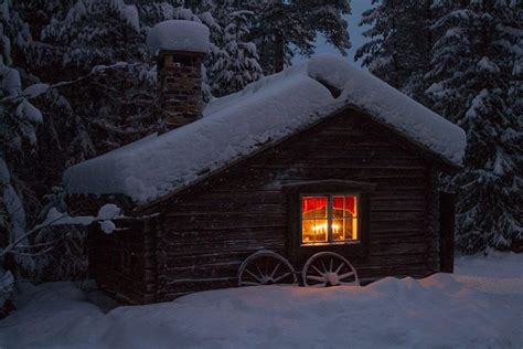 Chalet éclairé Little Log Cabin Snow Cabin Winter Cabin