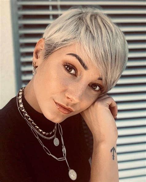 This article will provide the list of best and excellent layered haircuts for all types of hairs along with face shapes. 2021 Short Haircuts Female - 30+ » Trendiem