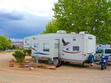 Fifth wheelers have all the features of a standard caravan but are designed to be towed by utilities or trucks. Pros And Cons Of Towing Fifth Wheel Trailers