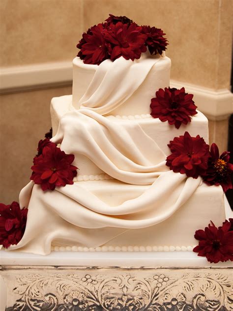 Our specialty fillings will set your wedding cakes apart from the rest while appealing to the distinctive palates of your guests. Wedding Cakes | Simple Simon Bakery