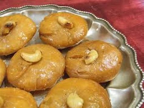 1.jelabis are made from maida while jhangris are made from urad dal which has a higher protein content than maida which is used for making jelabis. Badusha sweet recipe in tamil|Depavali Sweets recipe (பாதுஷா தமிழ் ) - YouTube