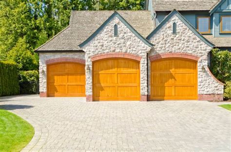 15 Outside Garage Decorating Ideas For New Stylish Look Garage Guides