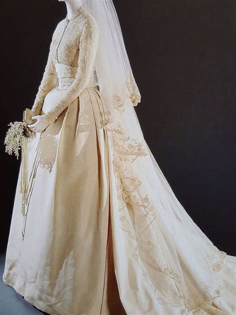 Wedding day | Princess caroline of monaco, Vintage bride ...