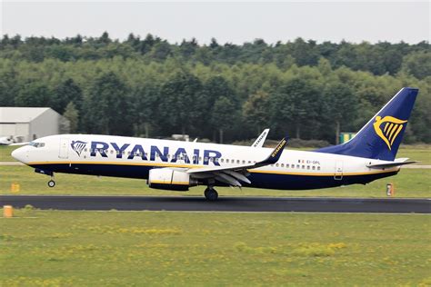 Several pictures of the fleet from ryanair. Ryanair | Pictures of airplanes | A380 plane spotter