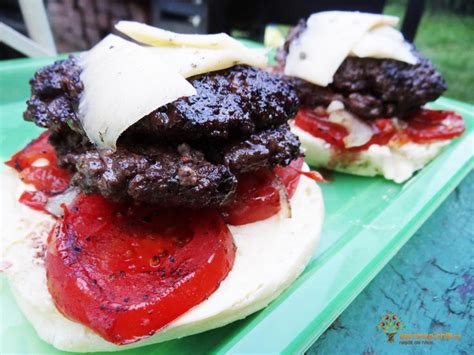 Domácí hamburger ✅ přehledný recept s fotografiemi. Recept na domácí Hamburger a domácí bulky