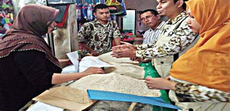 Saya makan jasmine rice malaysia kerana kualiti beras terbaik. Harga Beras Medium di Pasar Sukatani Depok di Bawah HET ...