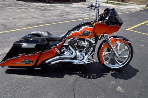 If long days in the saddle and late nights on the strip are your style, you owe yourself a ride on. Buy 2013 Harley Davidson Road Glide Custom on 2040-motos