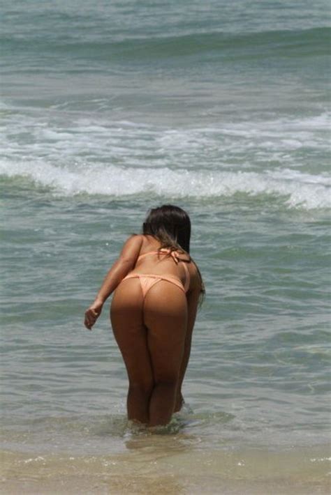 Brazilian Model Nicole Bahls Wearing A Thong Bikini On The Beach In Rio