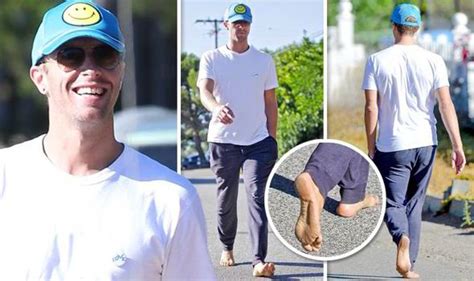 He S So Down To Earth Coldplay S Chris Martin Goes Out For A Barefoot Stroll With Friend