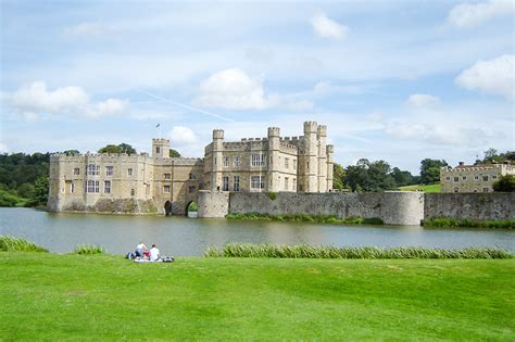Leeds Castle And Canterbury · Daytrip · A Day In Kent The Garden Of