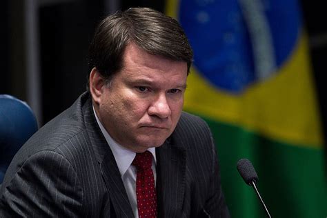 No último episódio da primeira temporada de 2018 do uerj entrevista, maurizio giuliano, diretor do centro de informação das nações unidas, reflete sobre o tema direitos humanos. MP decide investigar atuação de advogado de Dilma na Uerj ...