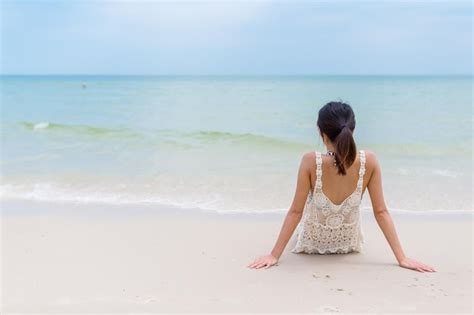 Premium Photo Woman Enjoy Sunbath And Sitting On Beach