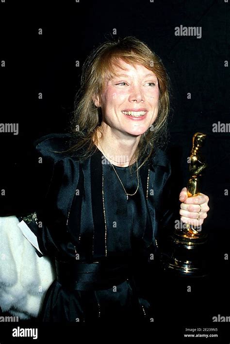 Sissy Spacek With Her Best Actress Oscar At The Rd Academy Awards