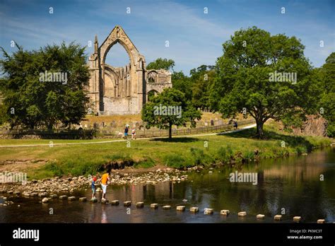 Uk Yorkshire Wharfedale Bolton Abbey Stepping Stones Over River