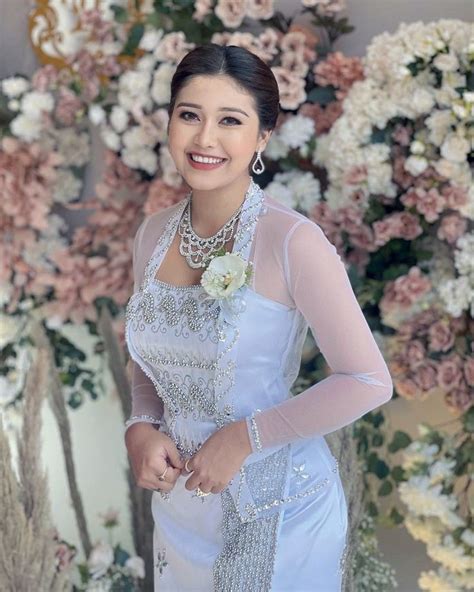 Pin By Nogod On Myanmar Actress Weeding Dress Wedding Photo Studio