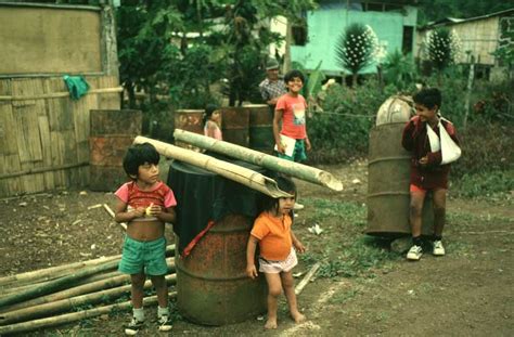 Rafael uribe uribe es una de las ciudades dormitorio de bogotá, la capital de colombia. Derechos del niño: Niños de la Calle