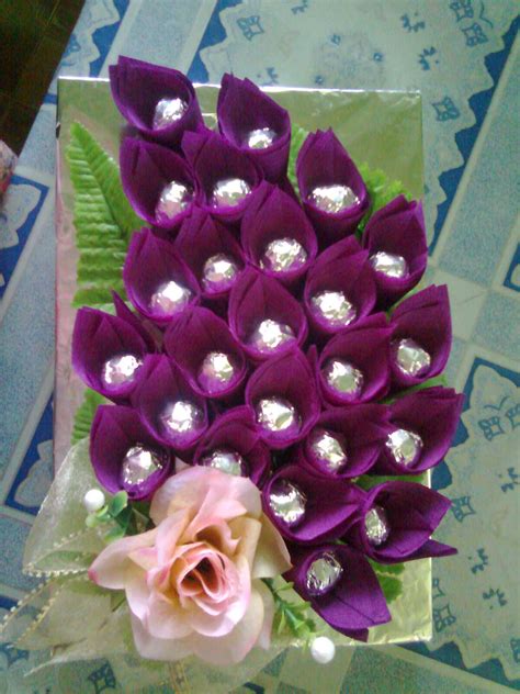 Gubahan hantaran coklat ferrero rocher yang mudah dan simple.cepat dan assalamualaikum dan hi, dalam video kali ini saya kongsikan kepada korang semua tentang bagaimana cara untuk buat. KOLEKSI GUBAHAN HANTARAN: Gubahan Hantaran Coklat/Gula2