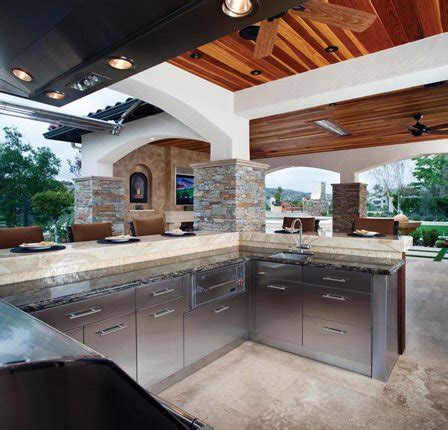 A process that involves plywood side panels to perfectly interlock with a solid wood face frame through corresponding dovetail grooves. Outdoor Kitchen Cabinets - Landscaping Network