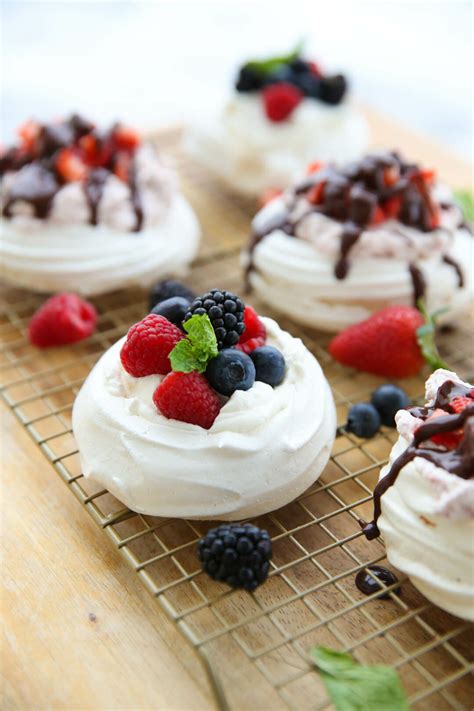 Easy Pavlova Recipe With Berries And Cream