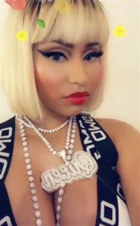 Nicki Minajs Bed Hits No 1 So She Celebrates With Hot Instagram Pic