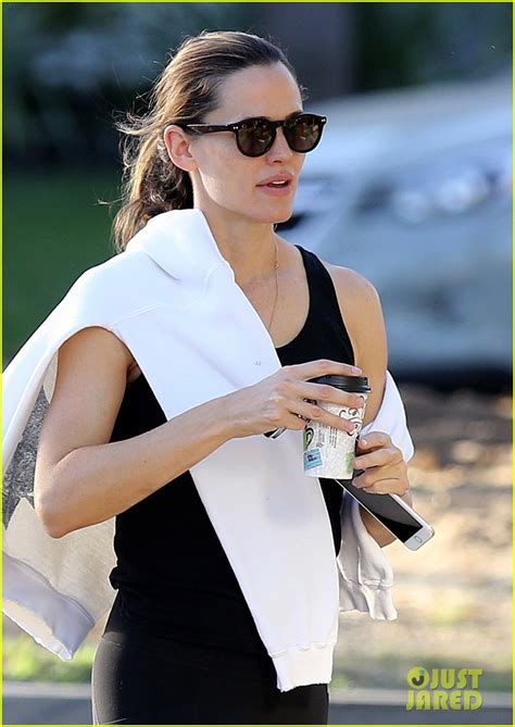 Photo Jennifer Garner Shares Silly Photo From Girls Scout Trip 02