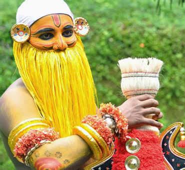 #theyyam #kannur theyyam #focal art #dance of god #malabar theyyam. മലയ സമുദായക്കാര്‍ക്ക് രാജാക്കന്‍മാര്‍ നല്‍കിയതാണ് വേഷം ...
