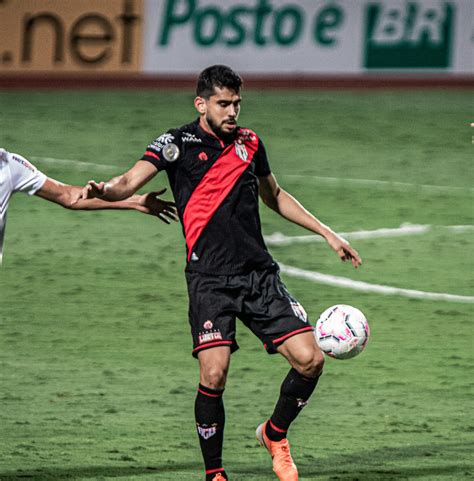 Estádio serra dourada, em goiânia. Zé Roberto pede que Atlético-GO aproveite má fase do ...