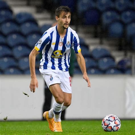 The porto midfielder was selected by uefa's team of technical observers and a member of that. Arsenal Plot January Move for Porto Youngster Fabio Vieira ...
