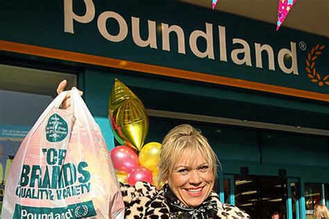 Fans Meet Shameless Star Tina Malone At Poundland Express Star