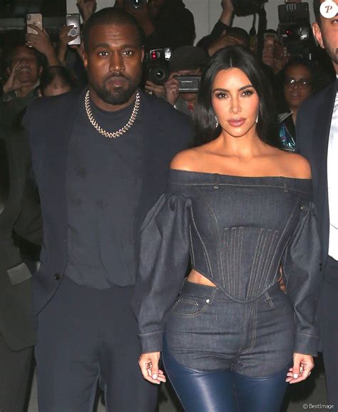 Kim Kardashian Et Son Mari Kanye West Arrivent Très Amoureux à La Soirée Wsj Innovators Awards