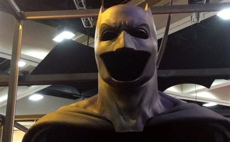 Dawn of justice on facebook. Revelan la máscara que usará Ben Affleck en "Batman vs ...