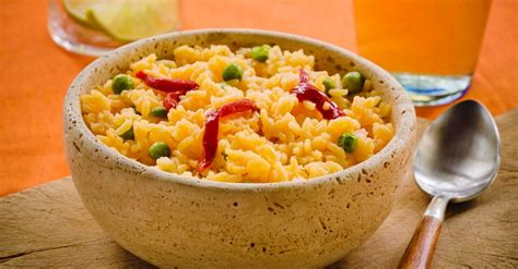 Cover and bring to a boil; Cuban yellow rice Recipe | EatSmarter
