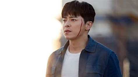All those time i watched kdramas with blind dates tweek my curiousity. Jo Jung Suk Narrowly Escapes Danger With A Few Scratches ...