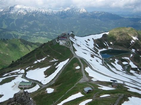 Oberstdorf liegt in einem großzügigen talkessel, umrahmt von bergen und alpen, welche im sommer bewirtschaftet werden. Fellhorn / Kanzelwandbahn (Oberstdorf) - 2020 All You Need ...