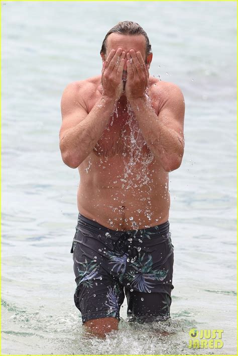Simon Baker Looks Fit Going For A Dip In The Ocean Photo 4508477