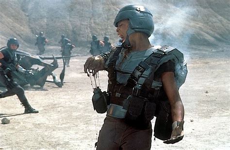 It's up to rico and his troopers to save the planet. Starship Troopers - Stunt Grenades And Belt Pouch